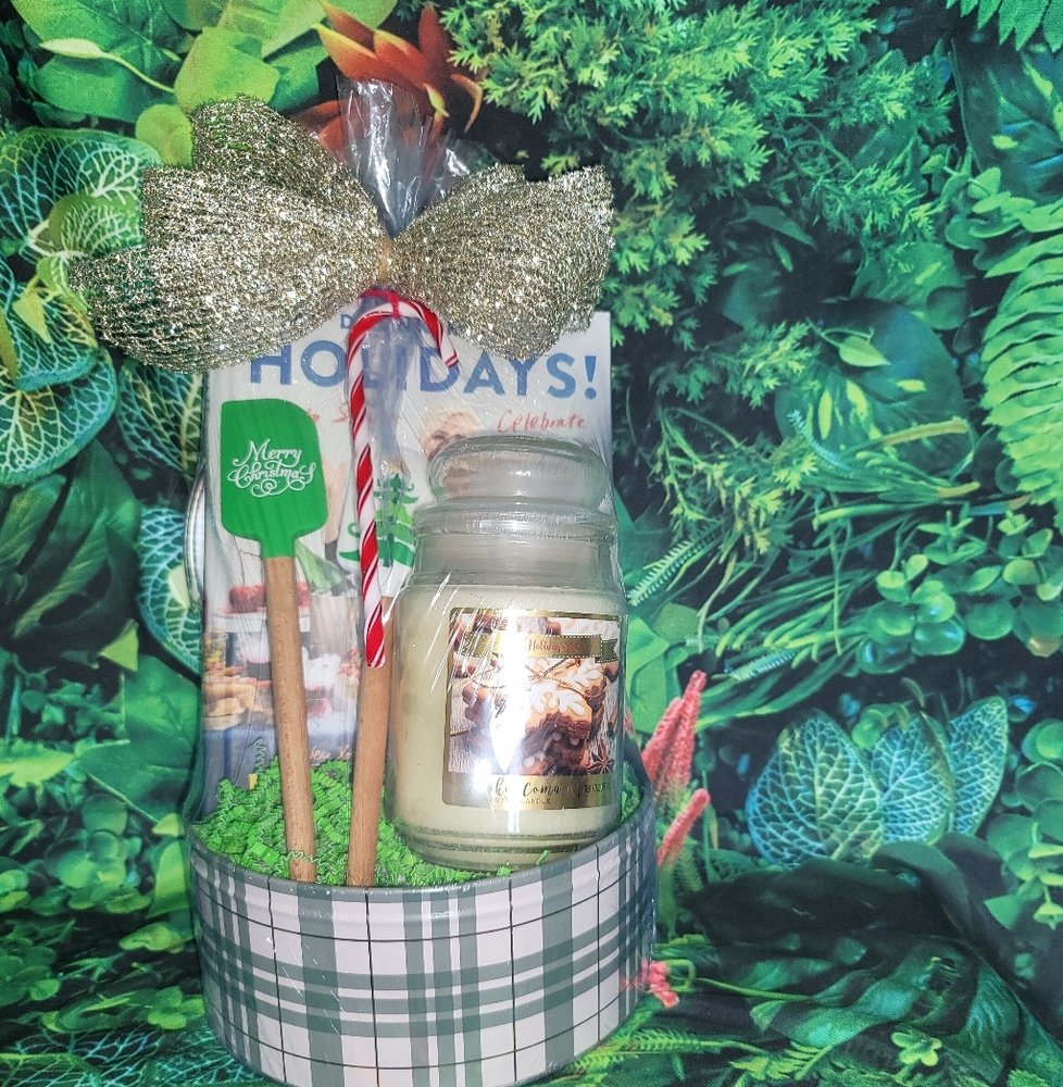 New Holiday Themed Gift Basket